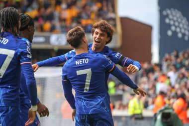 Chelsea 'den Joo Flix, Premier League maçında Wolverhampton Wanderers Chelsea' ye karşı 25 Ağustos 2024 'te Molineux, Wolverhampton, İngiltere' de 2-6 'lık galibiyet golünü kutluyor.