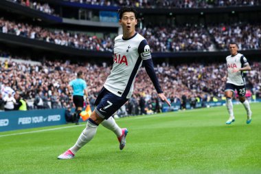 Tottenham Hotspur 'un oğlu Heung-min, Premier League maçında Tottenham Hotspur' un Everton 'a karşı oynadığı Tottenham Hotspur Stadyumu' nda 24 Ağustos 2024 'te attığı ikinci golü kutluyor.