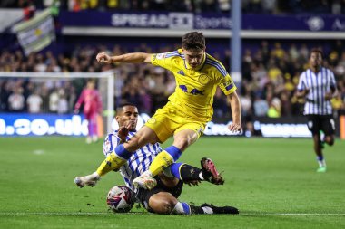 Leeds United takımından Dan James, Sheffield Çarşamba günü Sheffield Wednesday - Leeds United maçında Sheffield, Sheffield, İngiltere 'de oynanan karşılaşmada Sheffield' li Max Lowe 'a yenildi.