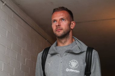 Blackpool 'dan Jordan Rhodes, 24 Ağustos 2024' te Birleşik Krallık 'taki Abbey Stadyumu' nda oynanan Cambridge United-Blackpool maçında Sky Bet 1 'in önünde geldi.