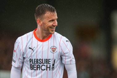 Blackpool takımından Lee Evans 24 Ağustos 2024 'te Cambridge, Cambridge' deki Abbey Stadyumu 'nda oynanan Cambridge United - Blackpool maçında