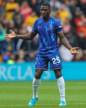 Chelsea 'den Moiss Caicedo, 25 Ağustos 2024' te İngiltere 'nin Molineux kentinde oynanan Premier Lig karşılaşmasında Wolverhampton Wanderers ile Chelsea maçında tepki gösterdi.