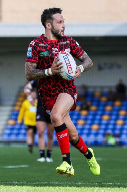 Leigh Leopards 'dan Gareth OBrien, 25 Ağustos 2024' te Plough Lane, Wimbledon 'da oynanan Betfred Süper Lig 23. Maçı' nda 12-24 öne geçmeye çalışıyor.