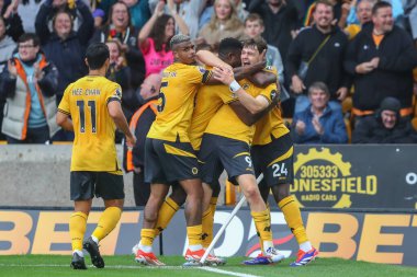 Wolverhampton Wanderers takımından Jrgen Strand Larsen, 25 Ağustos 2024 'te İngiltere' nin Molineux kentinde oynanan Premier League maçında Wolverhampton Wanderers Chelsea 'ye karşı 2-2' lik galibiyet golünü kutluyor.