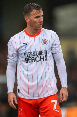 Blackpool takımından Lee Evans 24 Ağustos 2024 'te Cambridge, Cambridge' deki Abbey Stadyumu 'nda oynanan Cambridge United - Blackpool maçında