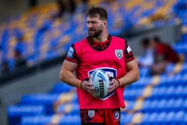 Leigh Leopards takımından Matt Davis, 25 Ağustos 2024 'te Plough Lane, Wimbledon' da oynanan Betfred Süper Lig 23. Maçı 'nda Londra Broncos - Leigh Leopards maçına bakıyor. 