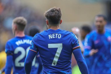 Chelsea 'den Pedro Neto' nun gömleği, 7 numaralı takım arkadaşı Raheem Sterling 'in Premier Lig karşılaşmasında Neto' nun gelişinden önceki takım numarası Wolverhampton Wanderers Chelsea 'ye karşı Molineux, Wolverhampton, İngiltere, 25 Ağustos 2024