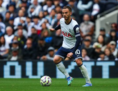 Tottenham Hotspur 'dan James Maddison Premier Lig karşılaşmasında Tottenham Hotspur Everton' a karşı Tottenham Hotspur Stadyumu, Londra, 24 Ağustos 2024
