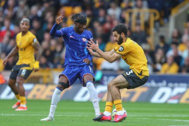 Chelsea 'den Noni Madueke ve Wolverhampton Wanderers takımından Rayan At-Nouri Premier League maçında Wolverhampton Wanderers' a karşı Molineux, Wolverhampton, Birleşik Krallık 'ta 25 Ağustos 2024' te oynanan karşılaşmada top için mücadele ediyorlar.