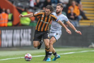 Hull City 'den Lewis Coyle, 24 Ağustos 2024' te Hull City, Hull, İngiltere 'deki MKM Stadyumu' nda oynanan Sky Bet Şampiyonası maçında Millwall 'dan Tom Bradshaw' a faul yaptı.