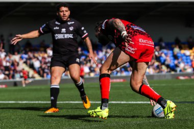 Leigh Leopards 'dan Gareth OBrien, 25 Ağustos 2024' te Plough Lane, Wimbledon 'da oynanan Betfred Süper Lig 23. Maçı' nda 12-24 öne geçmeye çalışıyor.