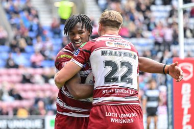 Wigan Warriors 'dan Junior Nsemba, 25 Ağustos 2024' te Wigan 'ın Wigan Stadyumu' nda oynanan Betfred Süper Lig 23. Maçı 'nda 14-4' lük Wigan mücadelesini kutluyor.