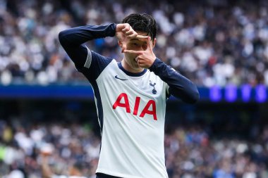 Tottenham Hotspur 'un oğlu Heung-min, Premier League maçında Tottenham Hotspur' un Everton 'a karşı oynadığı Tottenham Hotspur Stadyumu' nda 24 Ağustos 2024 'te attığı ikinci golü kutluyor.