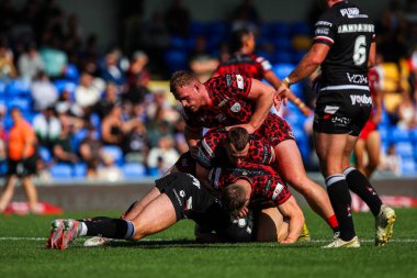 Leigh Leoparları Betfred Süper Lig 23. Raundunda Plough Lane, Wimbledon, Birleşik Krallık 'ta Londra Broncos - Leigh Leopards maçında mücadele ediyor.