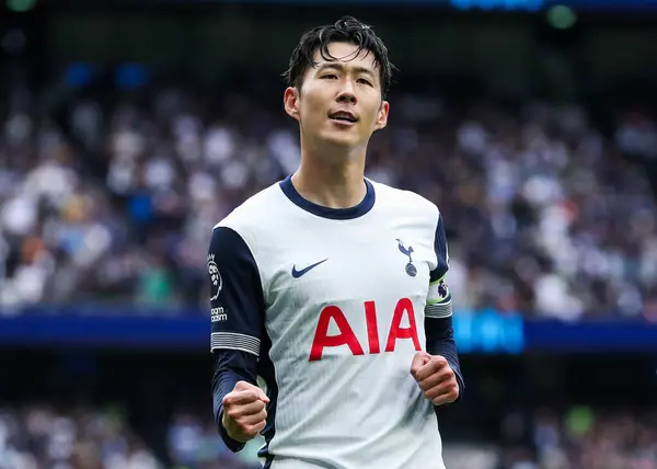 Tottenham Hotspur 'un oğlu Heung-min, Premier League maçında Tottenham Hotspur' un Everton 'a karşı oynadığı Tottenham Hotspur Stadyumu' nda 24 Ağustos 2024 'te attığı ikinci golü kutluyor.
