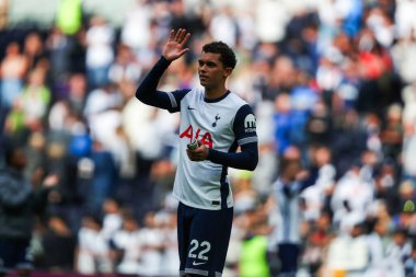Tottenham Hotspur 'dan Brennan Johnson, Premier League maçının ardından Tottenham Hotspur Everton' a karşı Tottenham Hotspur Stadyumu, Londra, 24 Ağustos 2024 'te oynanan maçın ardından takımların galibiyetini kabul ediyor.