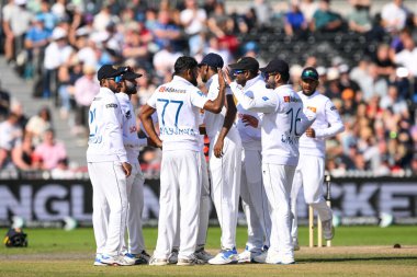 Sri Lankalı Prabath Jayasuriya, Sri Lankalı Dhananjaya de Silva 'nın 24 Ağustos 2024' te Old Trafford, Manchester, Birleşik Krallık 'taki 1. Rothesay Test Maçı 4.