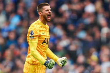 Tottenham Hotspur 'dan Guglielmo Vicario, Premier League maçında Tottenham Hotspur' un Everton 'a karşı oynadığı Tottenham Hotspur Stadyumu' nda 24 Ağustos 2024 'te takımın üçüncü golünü kutluyor.