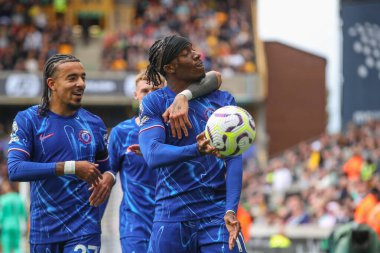 Chelsea 'den Noni Madueke, Premier Lig maçında Chelsea ile Molineux, Wolverhampton, Birleşik Krallık, 25 Ağustos 2024' te oynanan maçta 2-5 'lik galibiyetini kutluyor ve hat-trick' ini kazanıyor.
