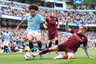 Manchester City 'den Rico Lewis, Premier League maçında Ipswich Town' dan Sammie Szmodics tarafından 24 Ağustos 2024 'te Etihad Stadyumu' nda Manchester City-Ipswich Town maçında yenildi.