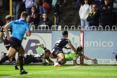 Warrington Wolves takımından Matty Ashton 23. Betfred Süper Lig karşılaşmasında 6-22 öne geçiyor. Castleford Tigers, Warrington Wolves 'a karşı. The Mend-A-Hose Jungle, Castleford, İngiltere, 23 Ağustos 2024