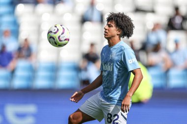 Manchester City 'den Rico Lewis Premier League maçında ısınma turunda Manchester City, Etihad Stadyumu' nda Ipswich Town 'a karşı 24 Ağustos 2024