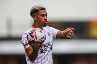 Blackpool takımından Jordan Lawrence-Gabriel, 24 Ağustos 2024 'te Cambridge United ve Blackpool maçında Abbey Stadyumu' nda karşı karşıya geldi.