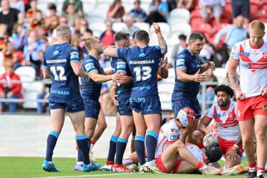 Hull KR 'dan Kelepi Tanginoa, Betfred Süper Lig 23. Maçı' nda 0-30 Hull 'a ulaşma çabasını kutluyor. St Helens vs Hull KR, All Wicked Stadium, St Helens, Birleşik Krallık, 24 Ağustos 2024