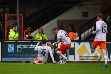 Blackpool 'dan Kyle Joseph, 24 Ağustos 2024' te Cambridge 'deki Abbey Stadyumu' nda oynanan Cambridge United-Blackpool maçında 1-3 'lük galibiyetini kutluyor.