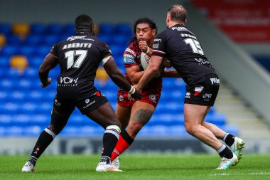 Londra Broncos takımından Sadiq Adebiyi ve Marcus Stock, 25 Ağustos 2024 'te Plough Lane, Wimbledon, Birleşik Krallık' ta oynanan Betfred Süper Lig 23. Raundunda Londra Broncos - Leigh Leopards maçında karşı karşıya geldiler.