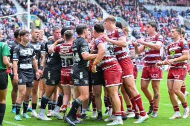 Betfred Süper Lig 23. Maç Wigan Warriors vs Hull FC maçında Wigan Stadyumu, Wigan, Birleşik Krallık 'ta 25 Ağustos 2024' te iki takım çarpışırken sinirler gerildi.