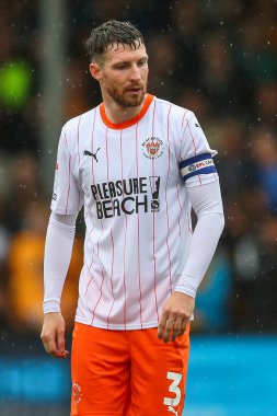 Blackpool takımından James Husband 24 Ağustos 2024 'te Cambridge, Cambridge' deki Abbey Stadyumu 'nda oynanan Cambridge United-Blackpool maçında