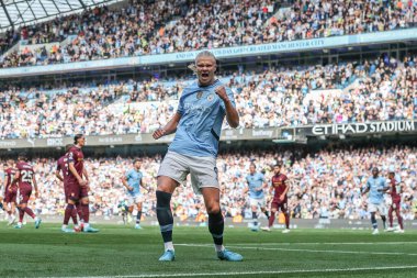 Manchester City 'den Erling Haaland, 24 Ağustos 2024 tarihinde Etihad Stadyumu' nda oynanan Premier League maçında 1-1 'lik galibiyetini kutluyor.