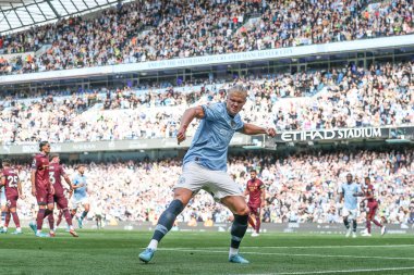 Manchester City 'den Erling Haaland, 24 Ağustos 2024 tarihinde Etihad Stadyumu' nda oynanan Premier League maçında 1-1 'lik galibiyetini kutluyor.