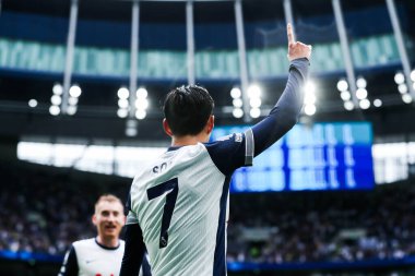 Tottenham Hotspur 'un oğlu Heung-min, Premier League maçında Tottenham Hotspur' un Everton 'a karşı oynadığı Tottenham Hotspur Stadyumu' nda 24 Ağustos 2024 'te attığı ikinci golü kutluyor.