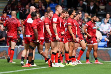 Leigh Leoparları, 25 Ağustos 2024 'te Plough Lane, Wimbledon' da oynanan 23. Betfred Süper Lig karşılaşmasından önce ısınıyor.