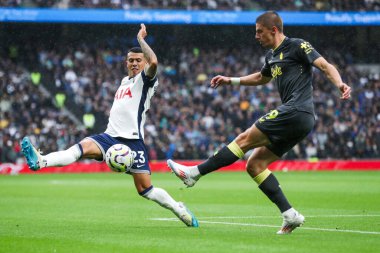 Tottenham Hotspur 'dan Pedro Porro, Premier League maçında Tottenham Hotspur' un Everton 'a karşı oynadığı Tottenham Hotspur Stadyumu' nda 24 Ağustos 2024 'te şutu engelledi.