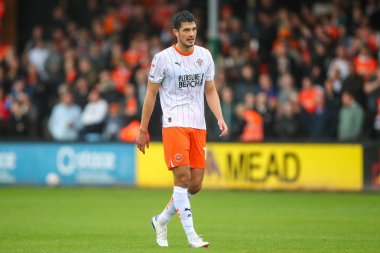 Blackpool takımından Elkan Baggott, 24 Ağustos 2024 'te Cambridge United ve Blackpool maçında Abbey Stadyumu' nda karşı karşıya geldi.