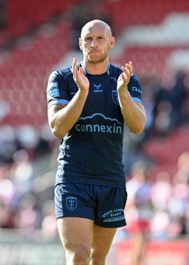 Hull KR 'dan Dean Hadley, Betfred Süper Lig 23. Raundda St Helens' e karşı Hull KR karşılaşmasında 24 Ağustos 2024 'te St Helens Stadyumu' nda taraftarlarını alkışladı.