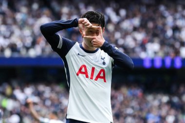 Tottenham Hotspur 'un oğlu Heung-min, Premier League maçında Tottenham Hotspur' un Everton 'a karşı oynadığı Tottenham Hotspur Stadyumu' nda 24 Ağustos 2024 'te attığı ikinci golü kutluyor.