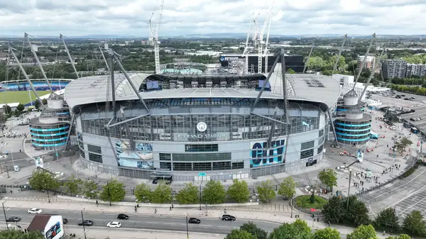 Etihad Stadyumu, Premier Lig maçı öncesinde Manchester City ile Ipswich Town arasında 24 Ağustos 2024 'te Etihad Stadyumu' nda havadan izleniyor.