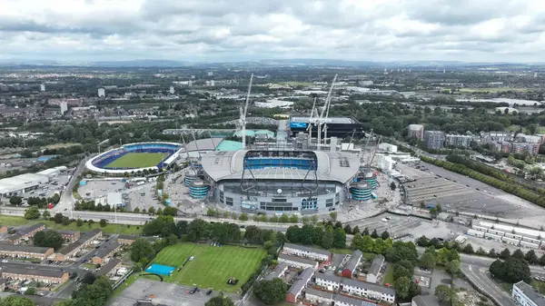 Etihad Stadyumu, Premier Lig maçı öncesinde Manchester City ile Ipswich Town arasında 24 Ağustos 2024 'te Etihad Stadyumu' nda havadan izleniyor.