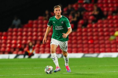 Plymouth Argyle takımından Kornel Szucs, Carabao Kupası 'nda Watford-Plymouth Argyle maçında topla koşuyor.