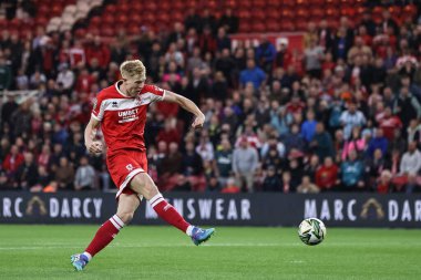 Middlesbrough 'dan Josh Coburn kaleyi vuruyor ve Stoke City' den Viktor Johansson ile Middlesbrough - Stoke City maçında, Middlesbrough, Birleşik Krallık 'ta 27 Ağustos 2024' te oynanan