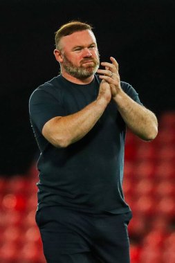 Plymouth Argyle 'dan Wayne Rooney, 27 Ağustos 2024' te Watarage Road, Watford, İngiltere 'de oynanan Carabao Cup maçı sonrasında takımların yenildiğini kabul ediyor.