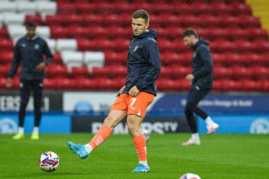 Blackpool 'dan Lee Evans, Carabao Kupası karşılaşması öncesinde Blackburn Rovers ile Ewood Park, Blackburn, Birleşik Krallık' ta oynanan karşılaşma öncesi ısınma maçında, 27 Ağustos 2024
