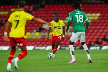 Watford 'dan Tom Dele-Bashiru, Carabao Kupası' nda Watford - Plymouth Argyle maçında topla koşuyor.