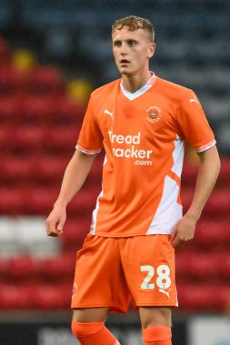 Blackpool 'dan Ryan Finnigan, Carabao Kupası maçı sırasında Blackburn Rovers' a karşı Blackpool, Ewood Park, Blackburn, Birleşik Krallık, 27 Ağustos 2024