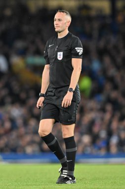 Hakem James Bell Carabao Kupası maçı sırasında Everton, Doncaster Rovers 'a karşı Goodison Park, Liverpool, İngiltere, 27 Ağustos 2024