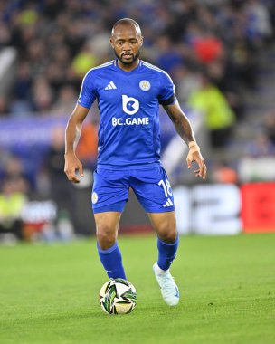 Leicester City 'den Jordan AYEW, 27 Ağustos 2024 tarihinde Leicester City' nin King Power Stadyumu 'nda oynanan Leicester City ve Tranmere Rovers maçında topla birlikte.